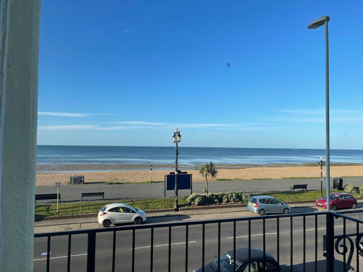 Seaview Flat With Balcony, Spacious 2 Bedroom Worthing Exteriör bild