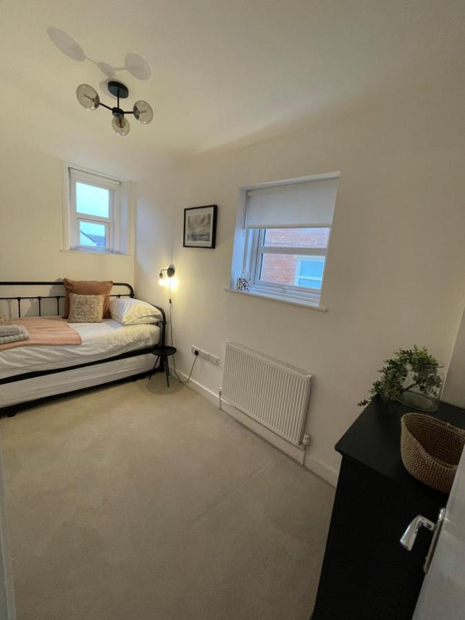Seaview Flat With Balcony, Spacious 2 Bedroom Worthing Exteriör bild