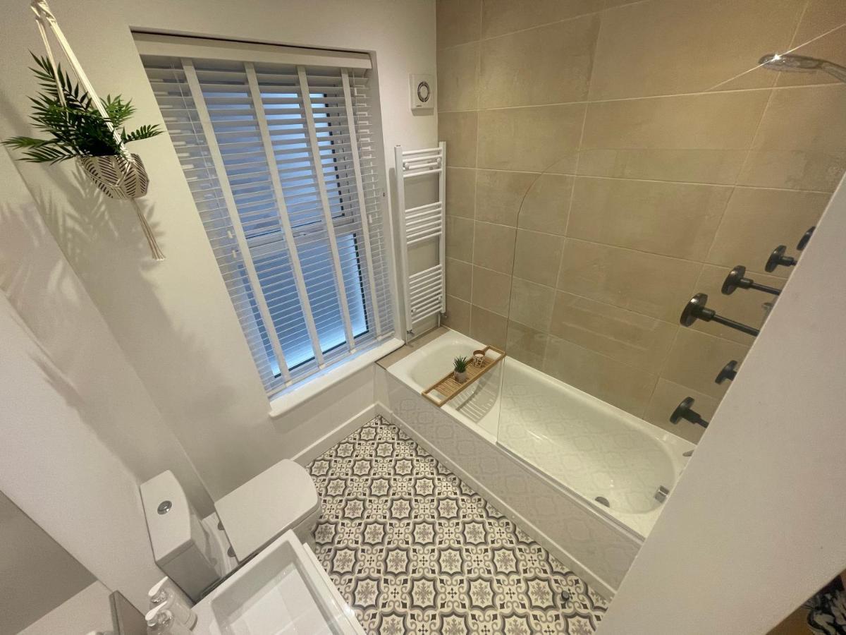 Seaview Flat With Balcony, Spacious 2 Bedroom Worthing Exteriör bild