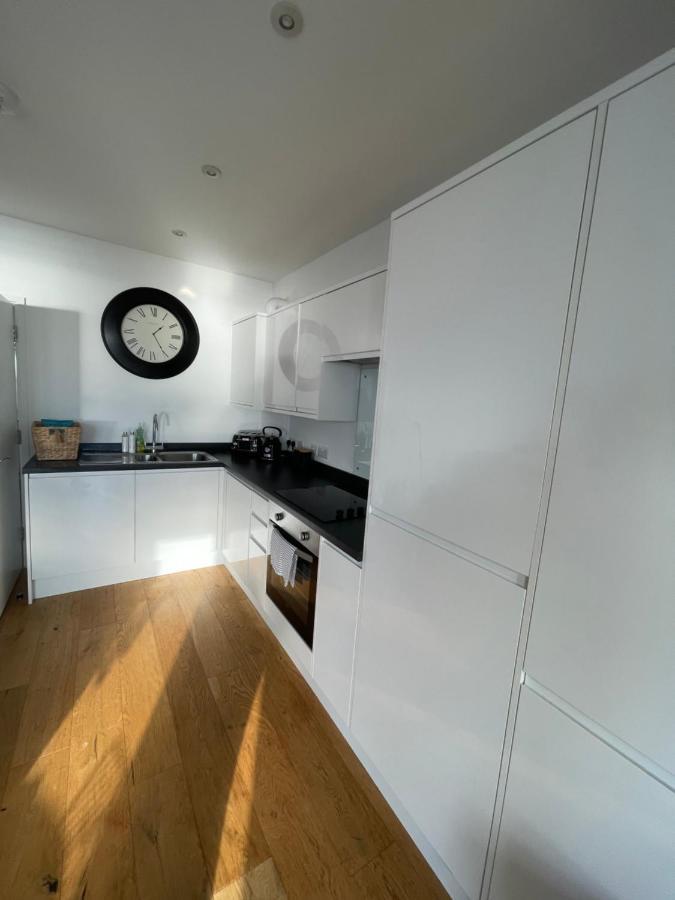 Seaview Flat With Balcony, Spacious 2 Bedroom Worthing Exteriör bild