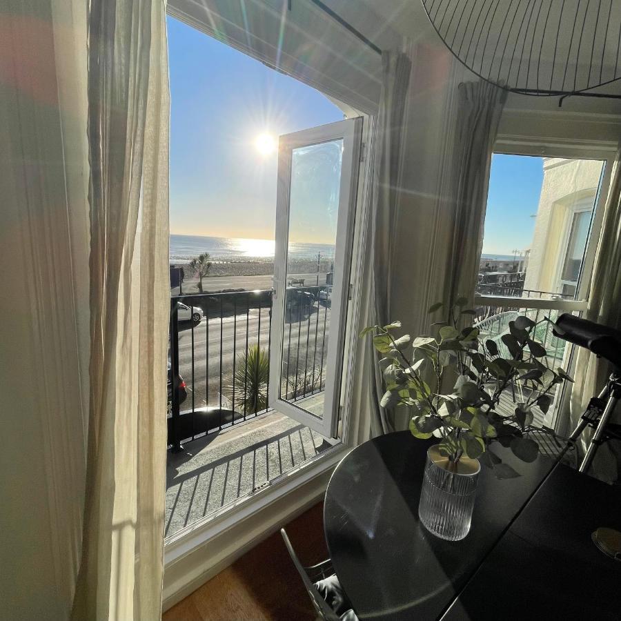 Seaview Flat With Balcony, Spacious 2 Bedroom Worthing Exteriör bild